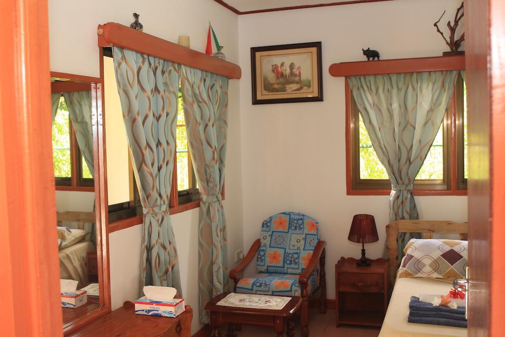 Veronic Self-Catering Guest House La Digue Rum bild