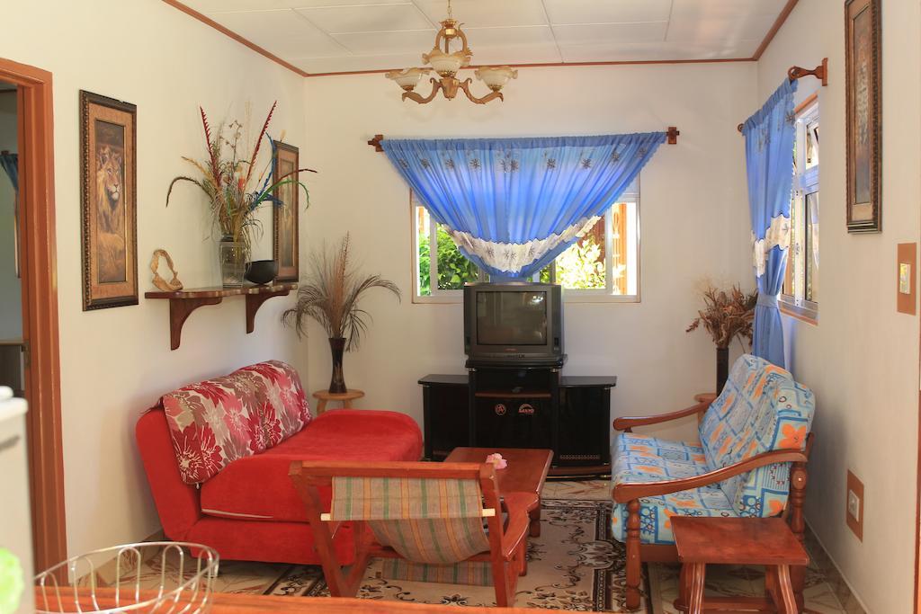 Veronic Self-Catering Guest House La Digue Rum bild