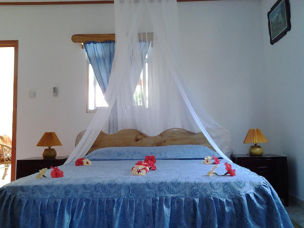 Veronic Self-Catering Guest House La Digue Rum bild