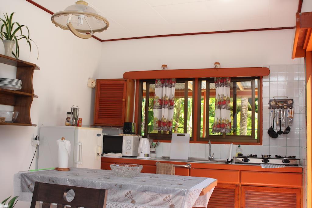 Veronic Self-Catering Guest House La Digue Rum bild