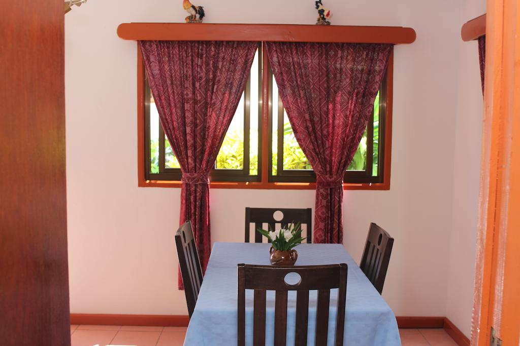 Veronic Self-Catering Guest House La Digue Rum bild